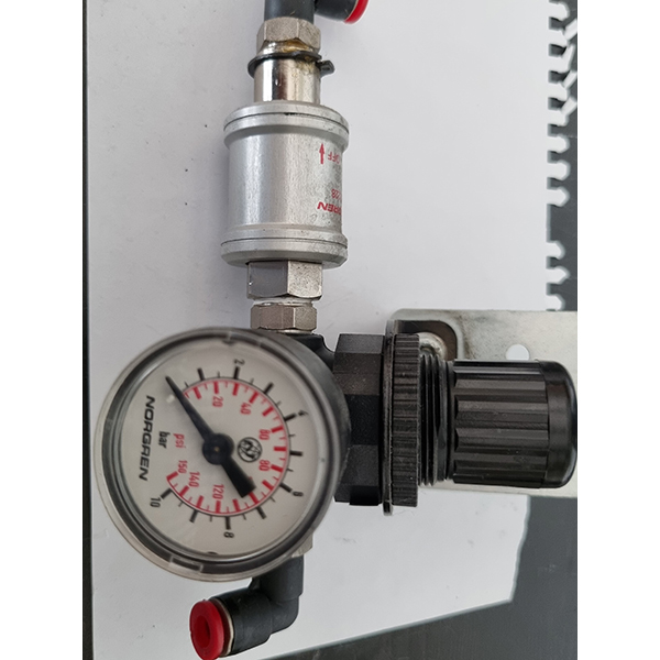 Nutek - Pressure regulator Norgren R07-200-RNKG
